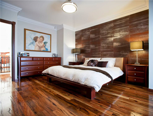 卧室实木地板怎么保养好？