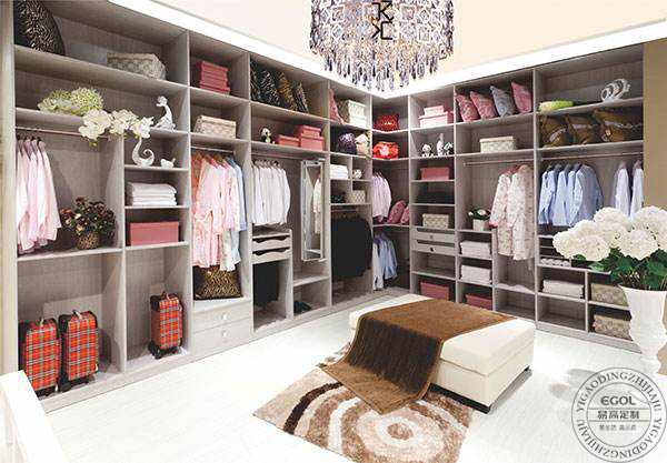  家里想定制一个衣柜，应该选择什么样的板材好？